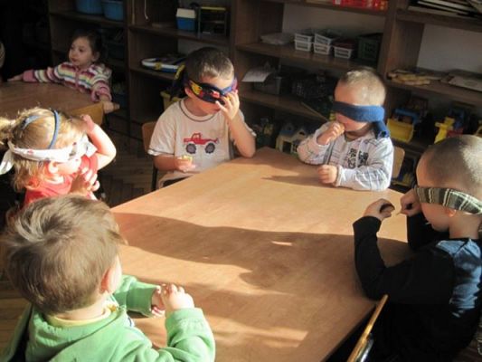 Grafika #0: 22.10.2010 - Poznajemy owoce po smaku - Gr I