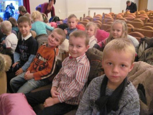 Grafika #0: 20.10.2010 - W Teatrze Lalek "Tęcza" w Słupsku na przedstawieniu "Janek Wędrowniczek"