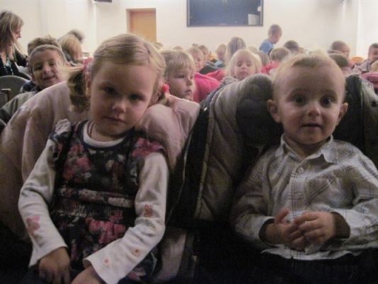 Grafika #2: 20.10.2010 - W Teatrze Lalek "Tęcza" w Słupsku na przedstawieniu "Janek Wędrowniczek"