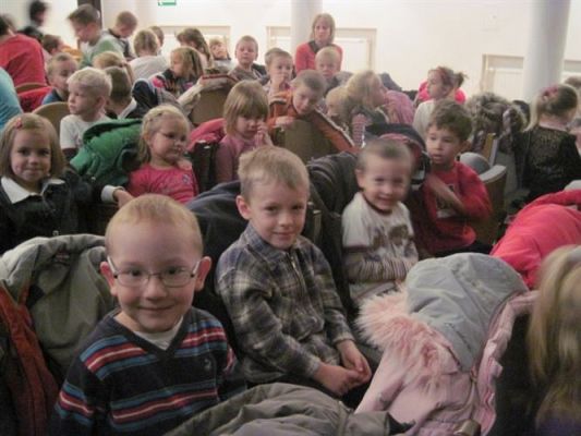 Grafika #4: 20.10.2010 - W Teatrze Lalek "Tęcza" w Słupsku na przedstawieniu "Janek Wędrowniczek"