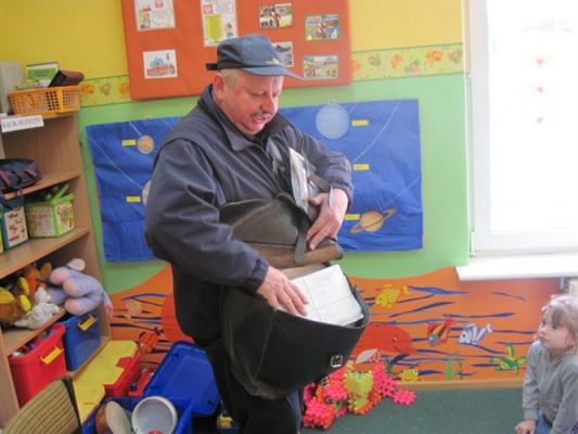 Grafika #1: 17.02.2011 - Spotkanie z panem listonoszem w grupie średniaków