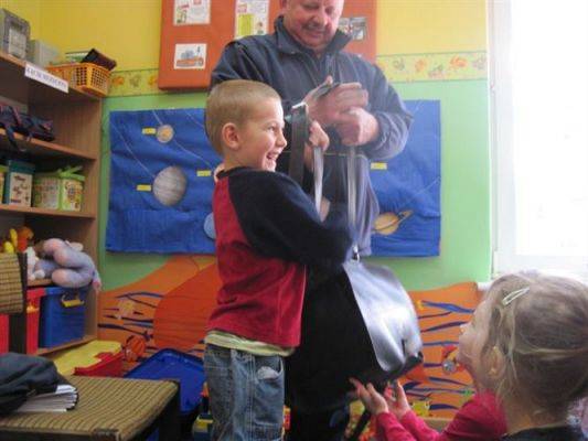 Grafika #5: 17.02.2011 - Spotkanie z panem listonoszem w grupie średniaków