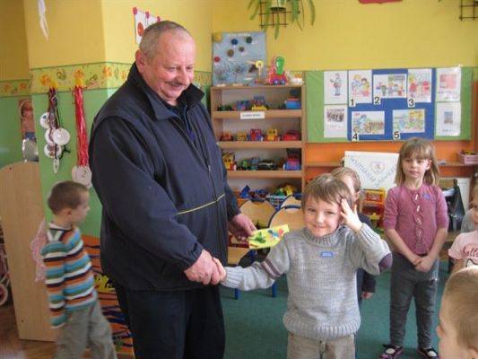 Grafika #12: 17.02.2011 - Spotkanie z panem listonoszem w grupie średniaków