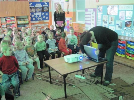 Grafika #0: 15.02.2011 - Prezentacja multimedialna "Człowiek w Kosmosie"