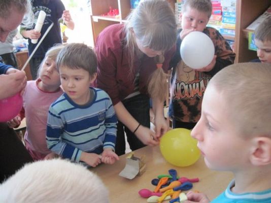 Grafika #2: 07.04.2011 - Klub Młodego Odkrywcy z wizytą w naszym przedszkolu