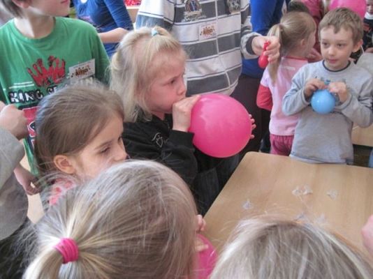 Grafika #3: 07.04.2011 - Klub Młodego Odkrywcy z wizytą w naszym przedszkolu