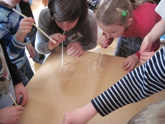 Grafika #7: 07.04.2011 - Klub Młodego Odkrywcy z wizytą w naszym przedszkolu