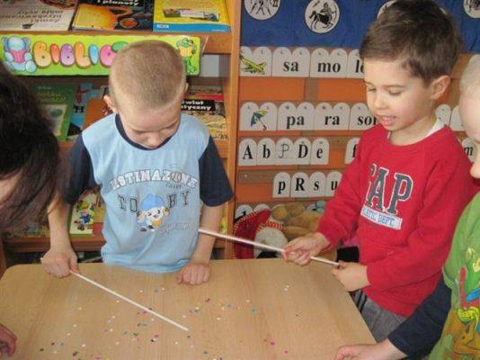 Grafika #15: 07.04.2011 - Klub Młodego Odkrywcy z wizytą w naszym przedszkolu