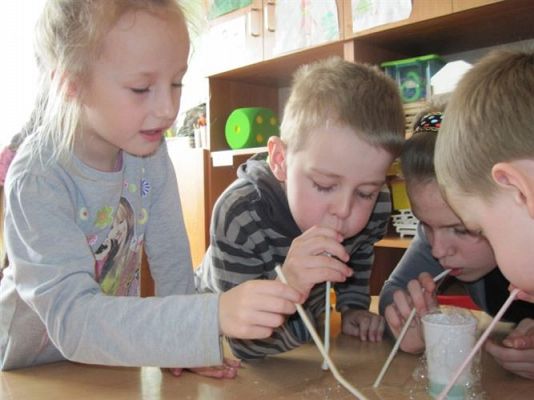 Grafika #18: 07.04.2011 - Klub Młodego Odkrywcy z wizytą w naszym przedszkolu