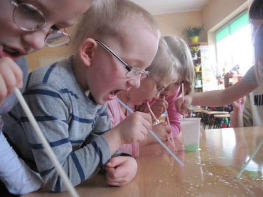 Grafika #19: 07.04.2011 - Klub Młodego Odkrywcy z wizytą w naszym przedszkolu