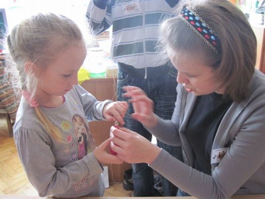 Grafika #21: 07.04.2011 - Klub Młodego Odkrywcy z wizytą w naszym przedszkolu