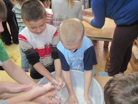 Grafika #24: 07.04.2011 - Klub Młodego Odkrywcy z wizytą w naszym przedszkolu