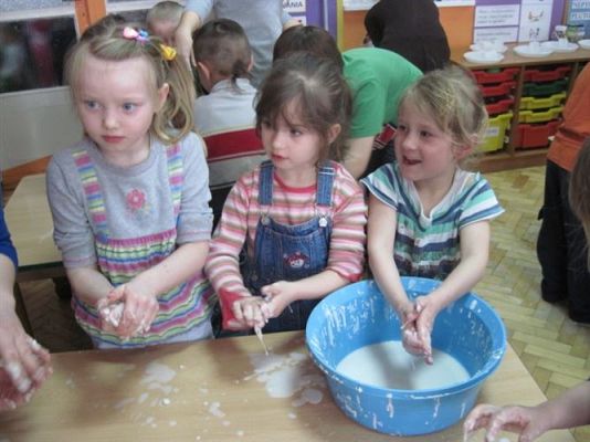 Grafika #25: 07.04.2011 - Klub Młodego Odkrywcy z wizytą w naszym przedszkolu