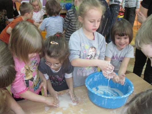 Grafika #26: 07.04.2011 - Klub Młodego Odkrywcy z wizytą w naszym przedszkolu