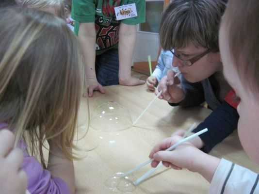 Grafika #30: 07.04.2011 - Klub Młodego Odkrywcy z wizytą w naszym przedszkolu