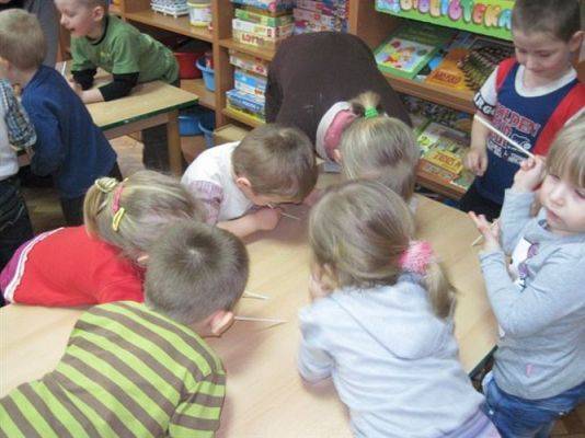 Grafika #31: 07.04.2011 - Klub Młodego Odkrywcy z wizytą w naszym przedszkolu