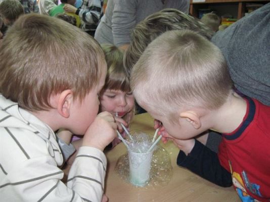 Grafika #32: 07.04.2011 - Klub Młodego Odkrywcy z wizytą w naszym przedszkolu