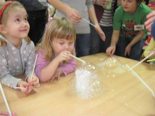 Grafika #33: 07.04.2011 - Klub Młodego Odkrywcy z wizytą w naszym przedszkolu