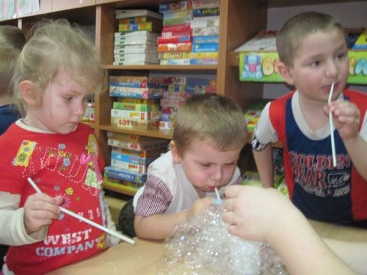 Grafika #36: 07.04.2011 - Klub Młodego Odkrywcy z wizytą w naszym przedszkolu