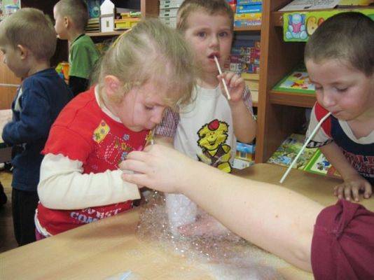 Grafika #37: 07.04.2011 - Klub Młodego Odkrywcy z wizytą w naszym przedszkolu