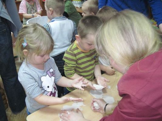 Grafika #41: 07.04.2011 - Klub Młodego Odkrywcy z wizytą w naszym przedszkolu