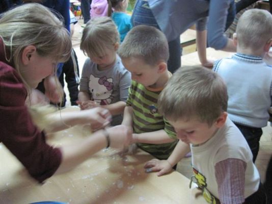 Grafika #42: 07.04.2011 - Klub Młodego Odkrywcy z wizytą w naszym przedszkolu