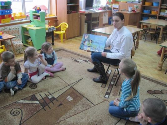 Grafika #1: 28.03.2011 - Rodzice czytają bajki