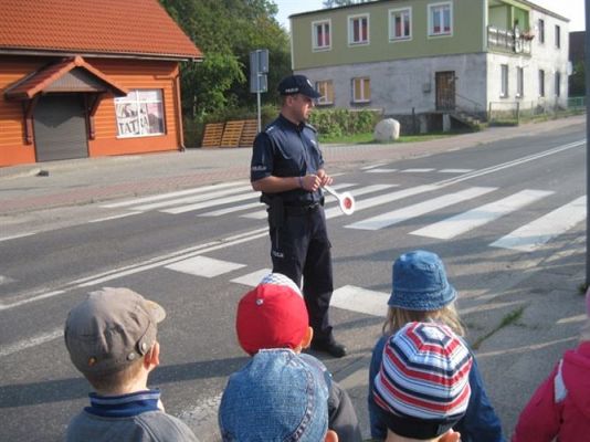 Grafika #6: 26.09.2011 - Spotkanie z policjantem - Jak bezpiecznie przejść przez ulicę