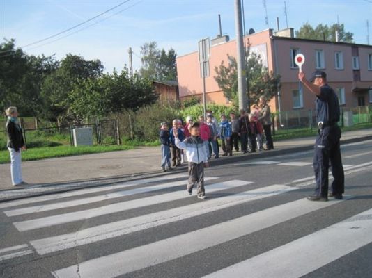 Grafika #12: 26.09.2011 - Spotkanie z policjantem - Jak bezpiecznie przejść przez ulicę