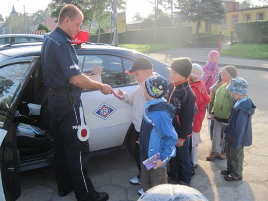 Grafika #19: 26.09.2011 - Spotkanie z policjantem - Jak bezpiecznie przejść przez ulicę