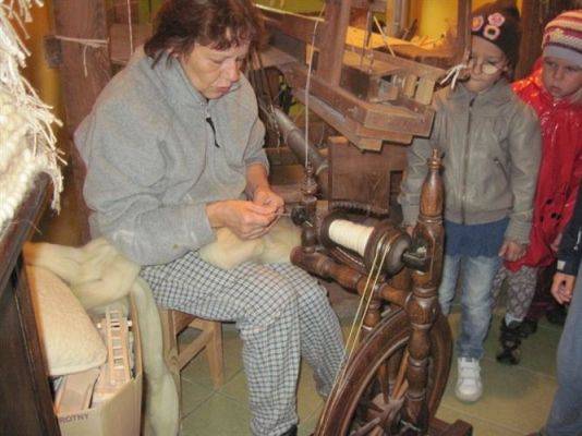 Grafika #7: 05.10.2011 - Wycieczka do warsztatu tkackiego w Białogardzie