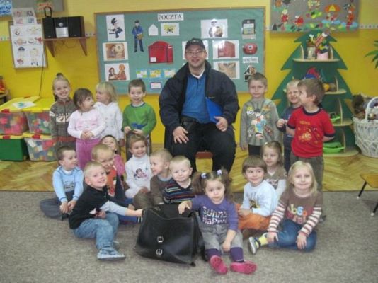 Grafika #3: 24.11.2011 - Spotkanie z panem listonoszem w grupie "Maluszków"