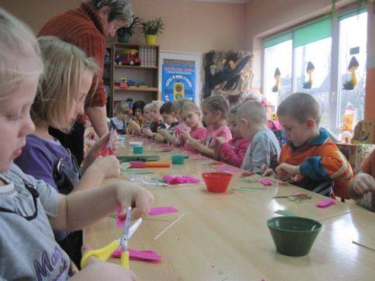 Grafika #15: 22.11.2011 - Warsztaty z papieroplastyki dla dzieci 5,6-letnich