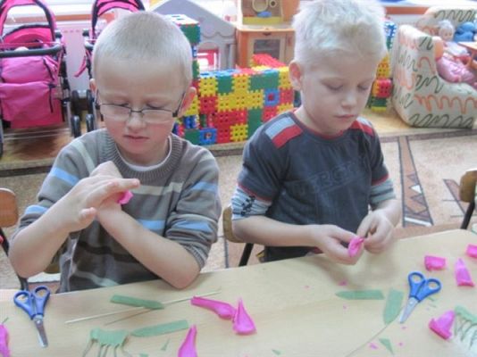 Grafika #16: 22.11.2011 - Warsztaty z papieroplastyki dla dzieci 5,6-letnich