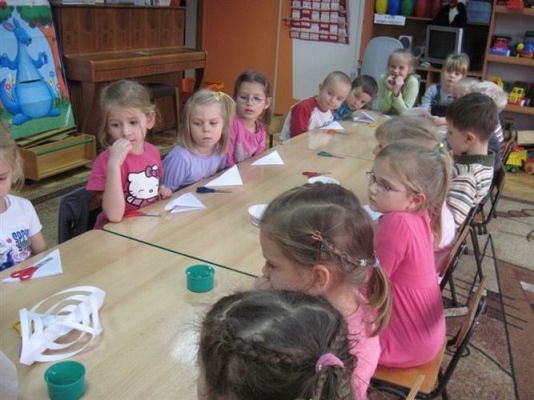 Grafika #23: 22.11.2011 - Warsztaty z papieroplastyki dla dzieci 5,6-letnich