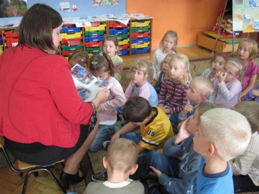 Grafika #8: 27.10.2011 - Rodzice "Starszaków" czytają bajki