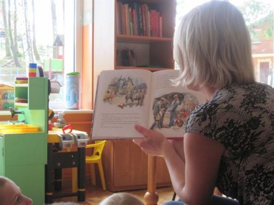 Grafika #11: 27.10.2011 - Rodzice "Starszaków" czytają bajki