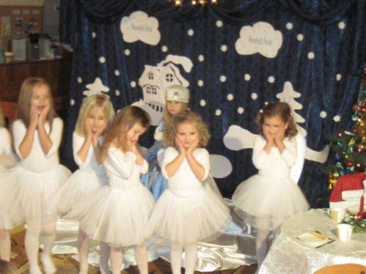 Grafika #11: 15.12.2011 - Przedstawienie Zmartwienie Śnieżynek w wykonaniu dzieci z gr. III