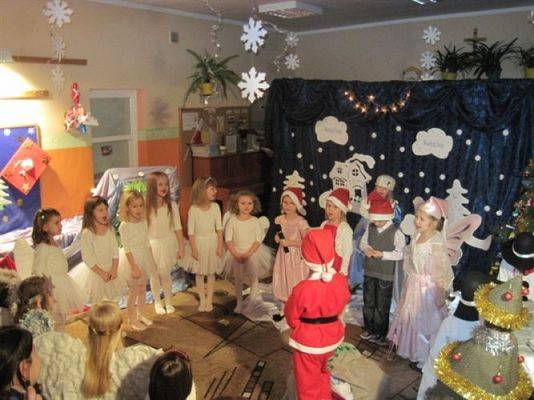 Grafika #19: 15.12.2011 - Przedstawienie Zmartwienie Śnieżynek w wykonaniu dzieci z gr. III