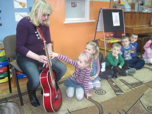 Grafika #0: 14.03.2012 - Lekcja muzyki z P. Natalią