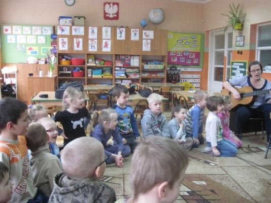 Grafika #2: 14.03.2012 - Lekcja muzyki z P. Natalią