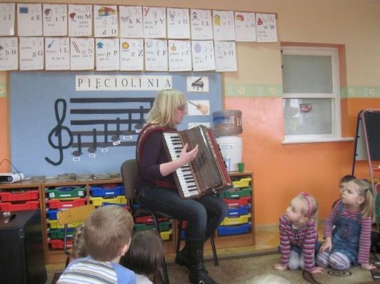 Grafika #3: 14.03.2012 - Lekcja muzyki z P. Natalią