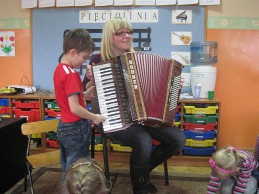 Grafika #7: 14.03.2012 - Lekcja muzyki z P. Natalią