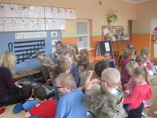 Grafika #15: 14.03.2012 - Lekcja muzyki z P. Natalią