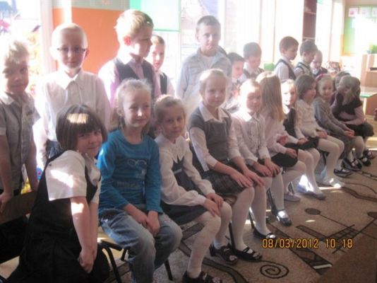 Grafika #9: 08.03.2012 - Dzień Kobiet