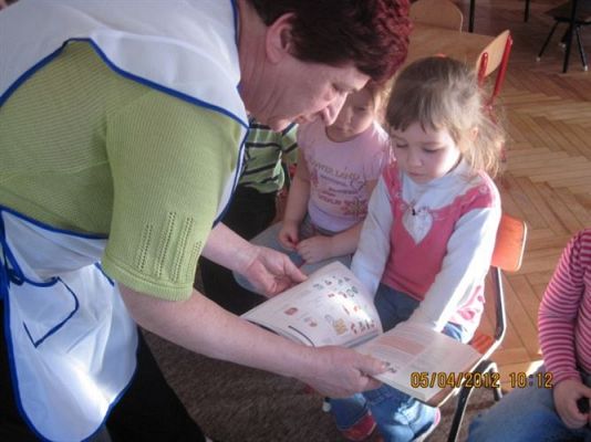 Grafika #2: 06.03.2012 - Maluchy poznają zawód kucharza