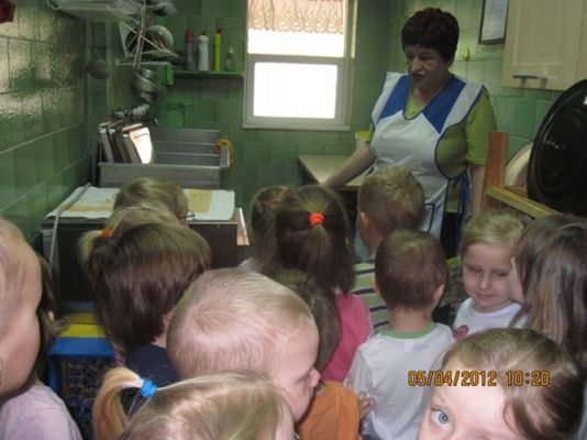 Grafika #8: 06.03.2012 - Maluchy poznają zawód kucharza