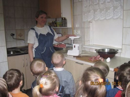 Grafika #9: 06.03.2012 - Maluchy poznają zawód kucharza