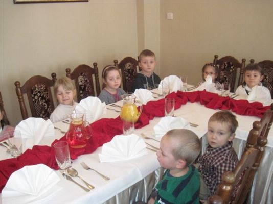 Grafika #13: 17.02.2012 - Lekcja savoir vivre w restauracji w Poraju