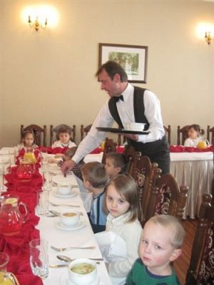 Grafika #25: 17.02.2012 - Lekcja savoir vivre w restauracji w Poraju